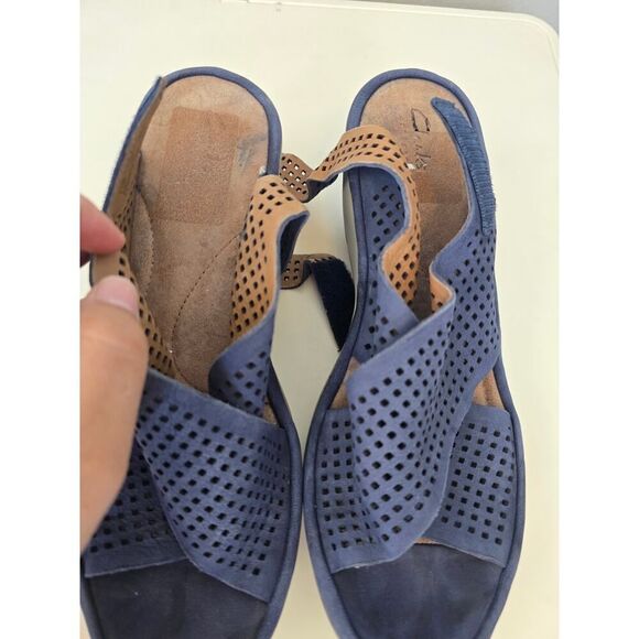 Clarks Artisan Suede Wedge Sandals Size 10 Blue Slingback Peep Toe Comfy - Picture 6 of 7